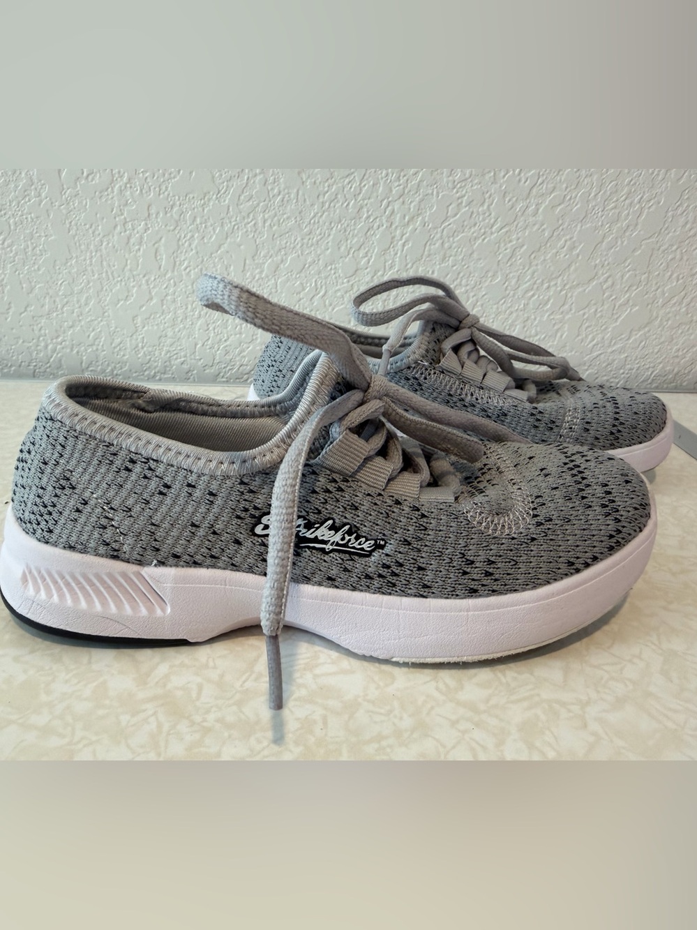 StrikeForce Bowling Shoes size 1